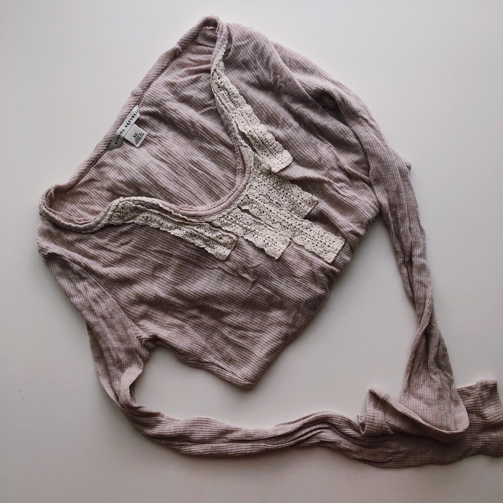 BANANA REPUBLIC long sleeve lace detail top